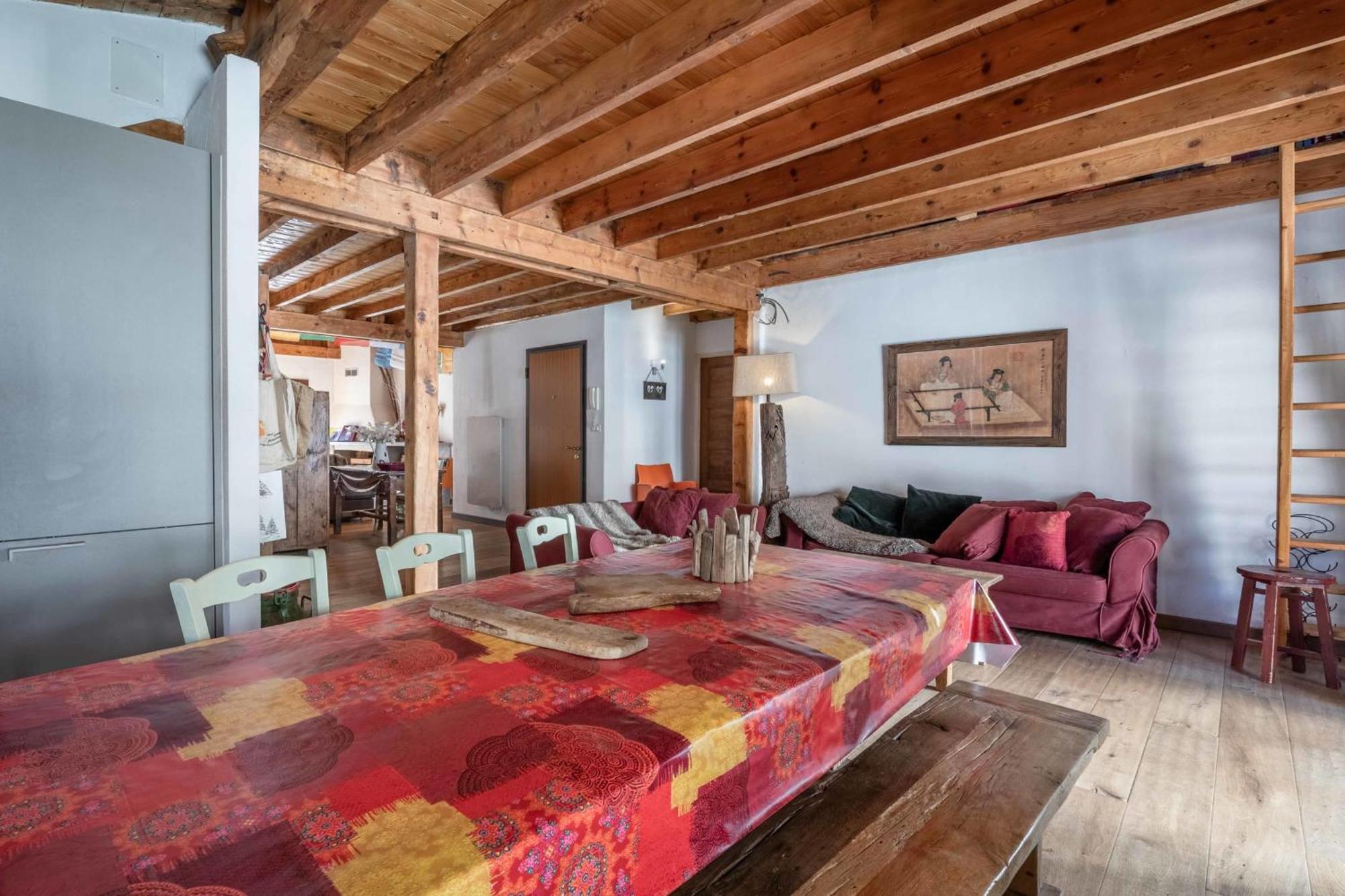Apartamento Spacious Loft On Pedestrian Street With Views