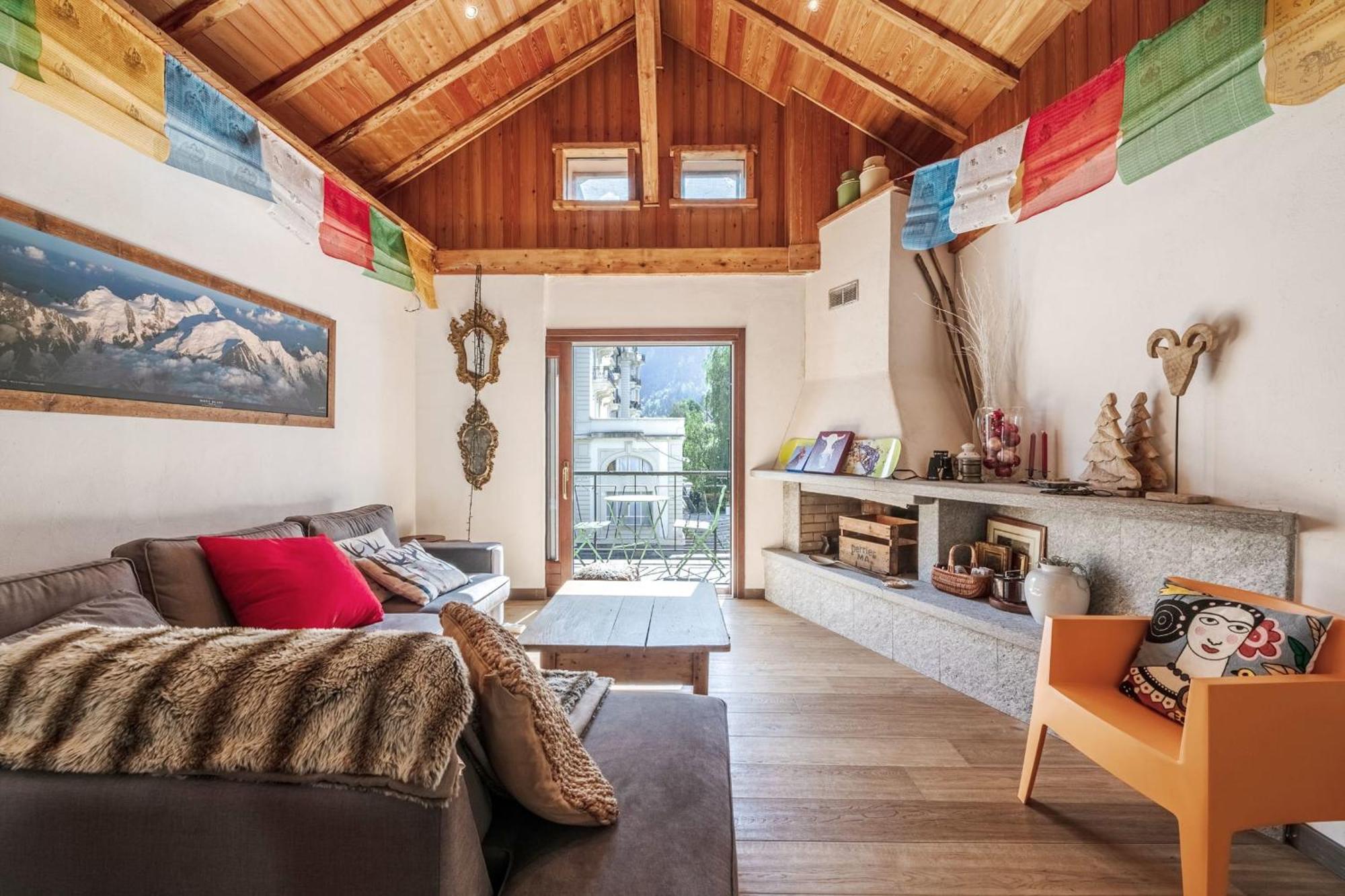 Spacious Loft On Pedestrian Street With Views Apartamento *